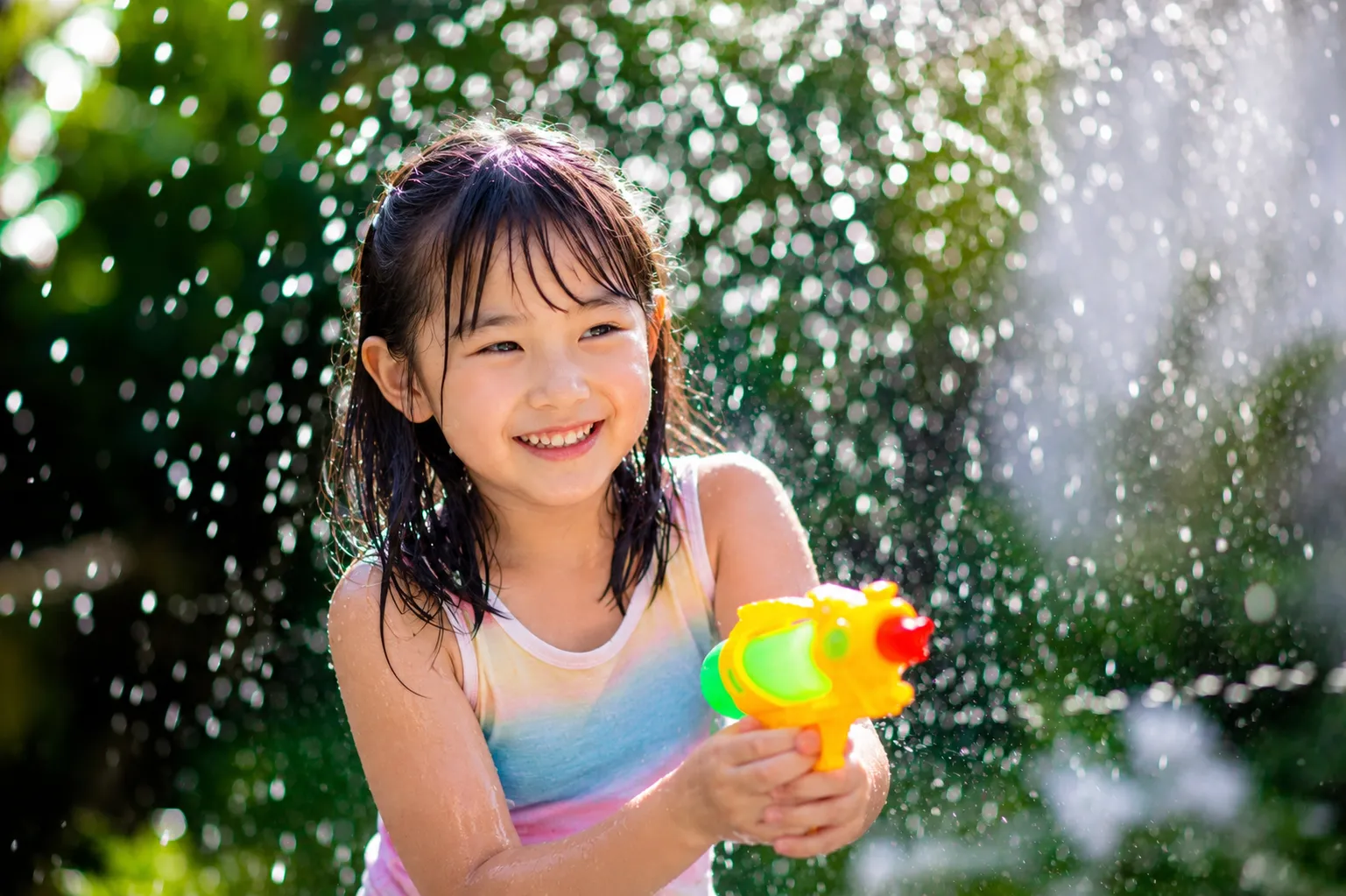 じゃぶじゃぶ川で水鉄砲遊び放題!